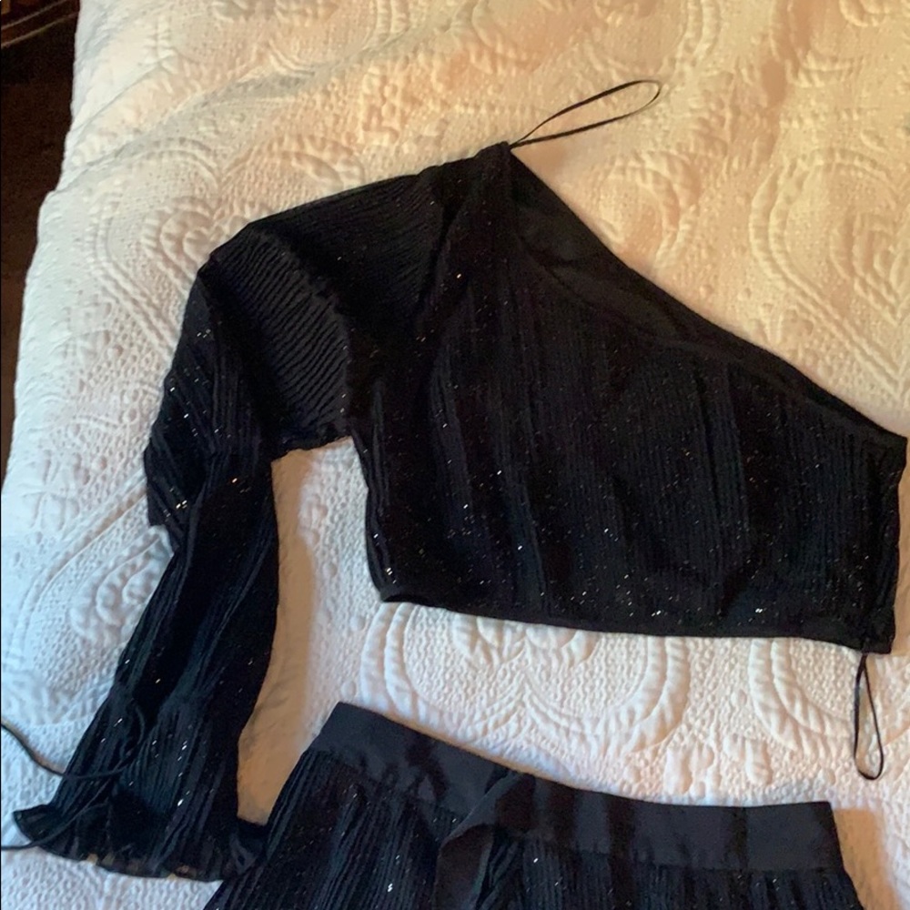 Two piece set - Picture 2 of 5
